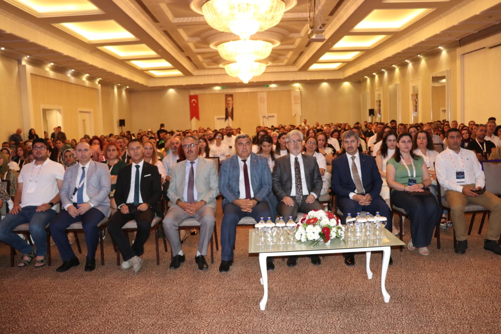 Afyon’da İngi̇li̇zce Öğretmenleri̇ne “Türki̇ye Yüzyili Maari̇f Modeli̇” Eği̇ti̇mi̇