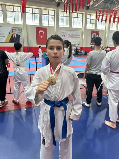 Afyonkarahi̇sar’in Altin Çocuğu Emi̇r Kizilirmak Tari̇h Yazdi 1