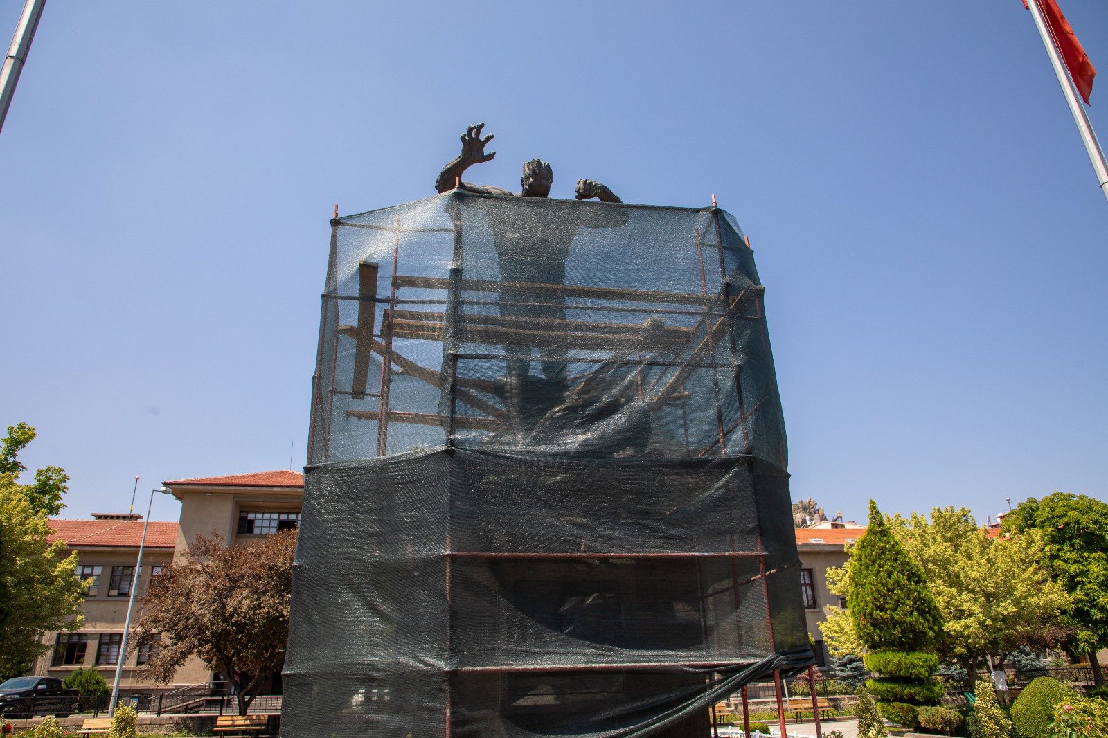 Afyonkarahi̇sar’in Si̇mgesi̇ Ti̇ti̇zli̇kle Restore Edi̇li̇yor (2)