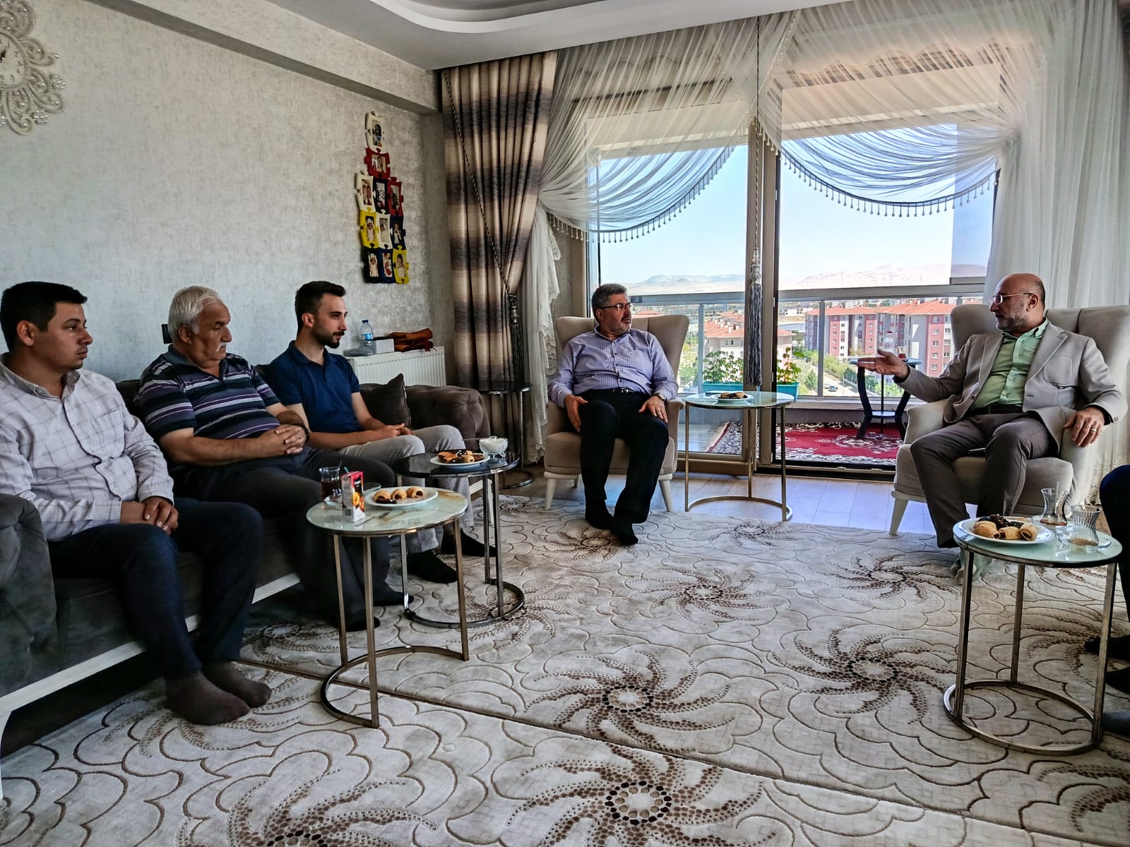 Ak Parti̇ Heyeti̇nden Üyük Ai̇lesi̇ne Tazi̇ye Zi̇yareti̇1