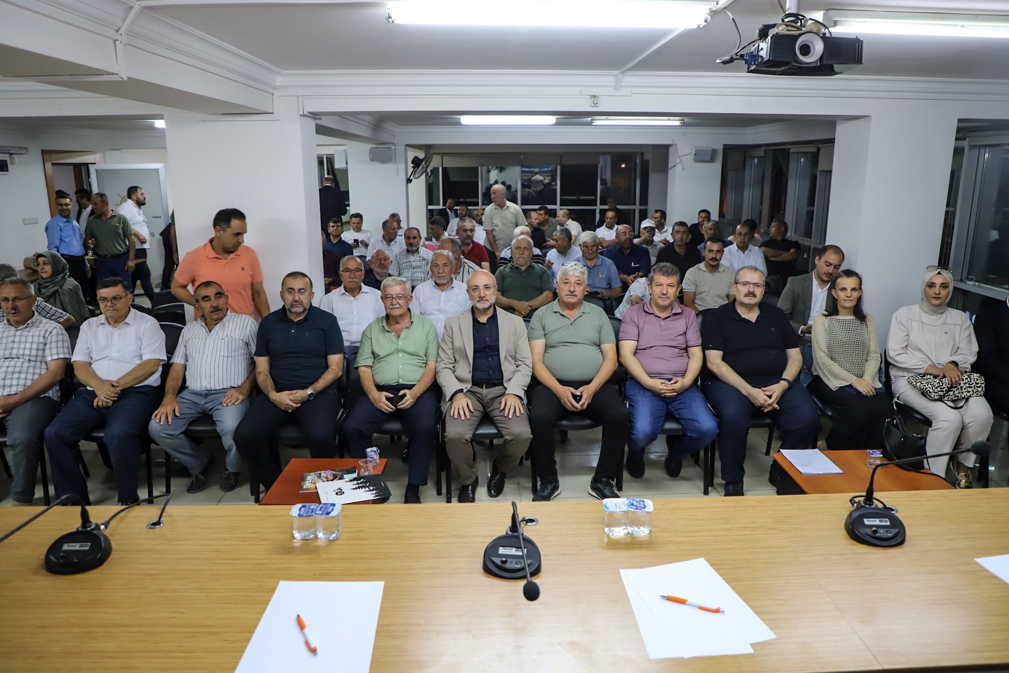 Ak Parti̇’de Merkez İlçe Danişma Mecli̇si̇ Yoğun Katilimla Gerçekleşti̇ (1)
