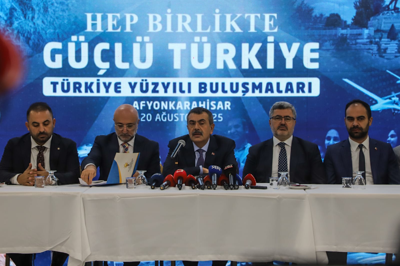 Bakan Teki̇n Afyonlu Vatandaşlarla Terörsüz Türki̇ye’ Vurgusu