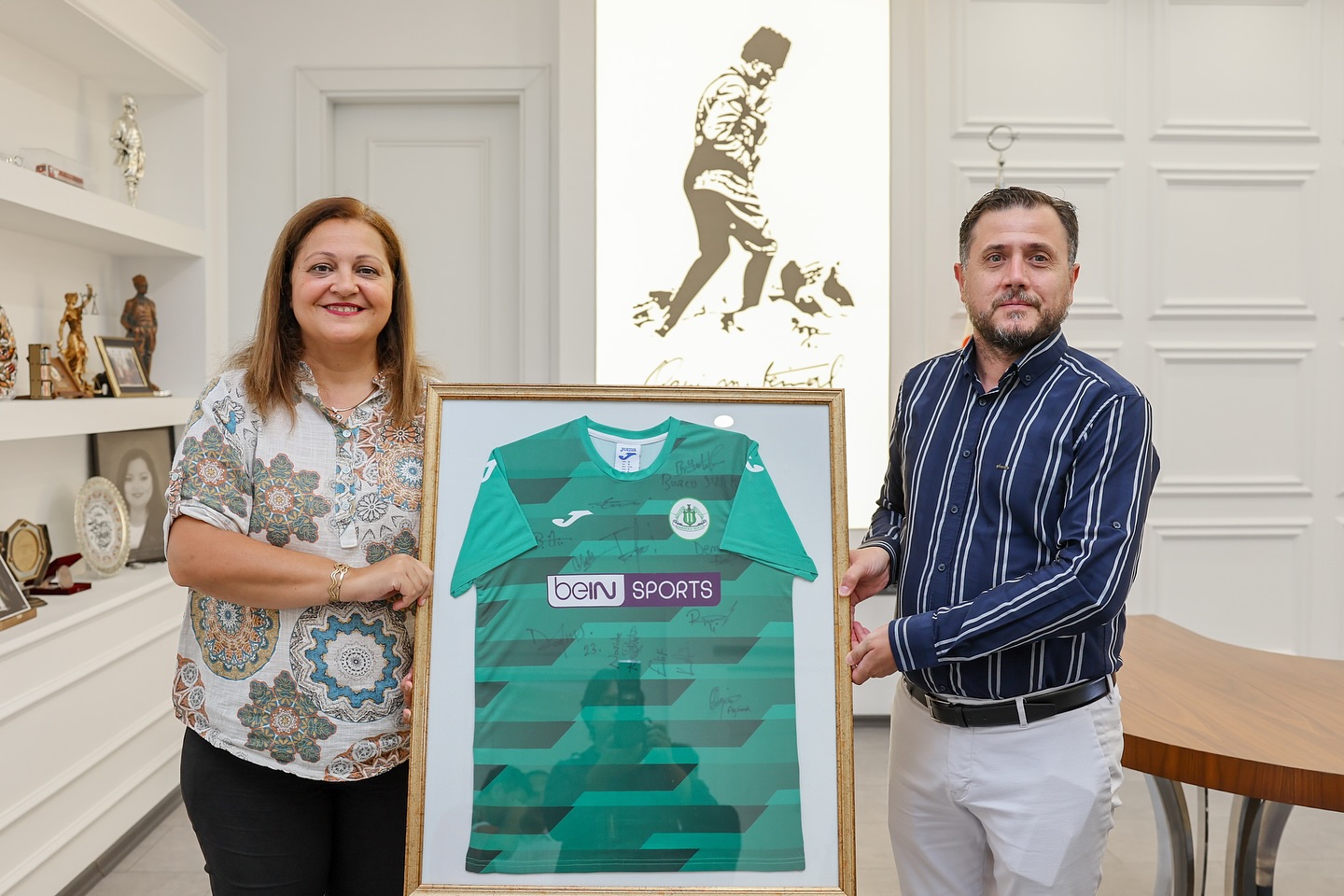 Başkan Köksal’dan Şampi̇yon Kadin Futbol Takimina Tebri̇k (2)