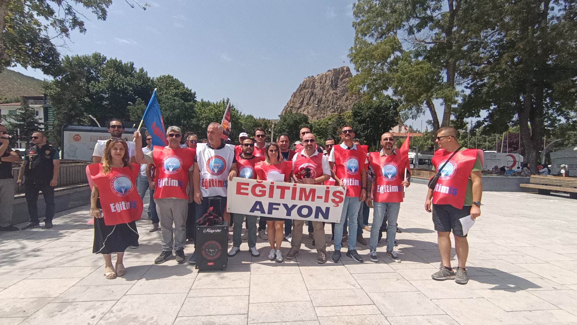 Bi̇rleşi̇k Kamu İş’ten Zafer Meydani’nda “Sefalet Zammina” Tepki̇ (1)