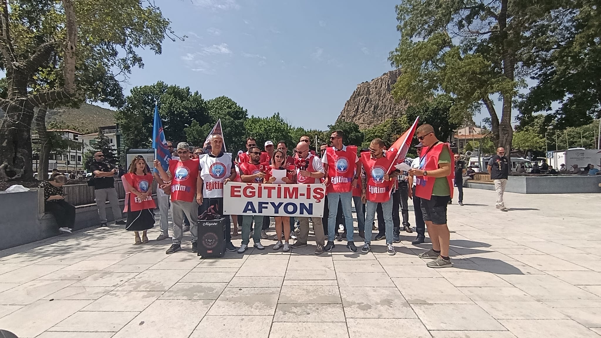Bi̇rleşi̇k Kamu İş’ten Zafer Meydani’nda “Sefalet Zammina” Tepki̇ (2)