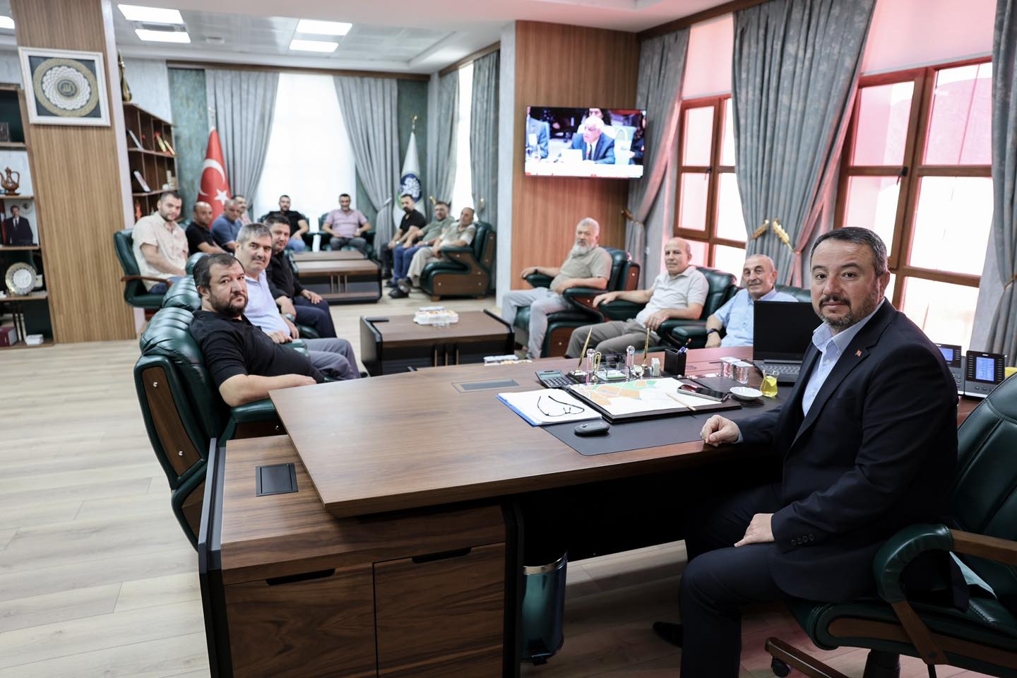Çay Mahallesi̇ Esnaflarindan Başkan Öztaş’a Zi̇yaret