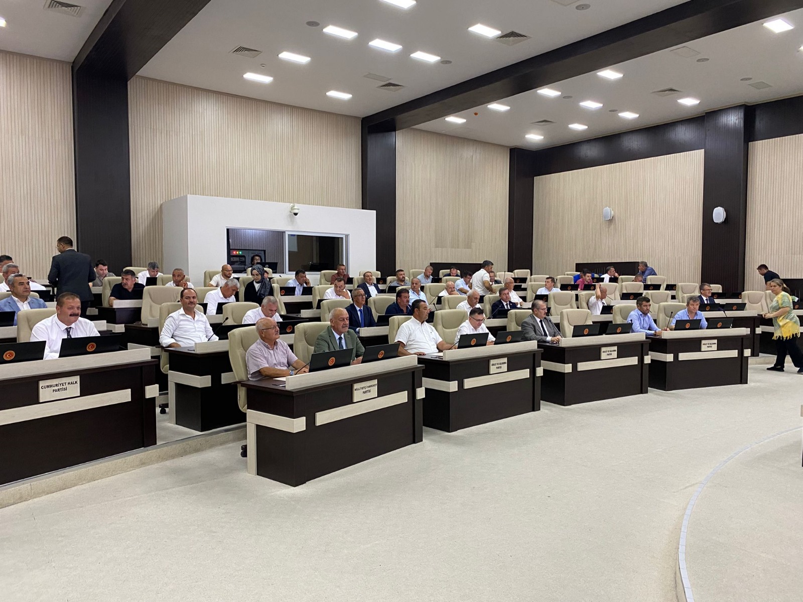 Kirsal Altyapiya Neşter Armutlu’ya Depo, Yi̇yi̇tpinar’a Asfalt