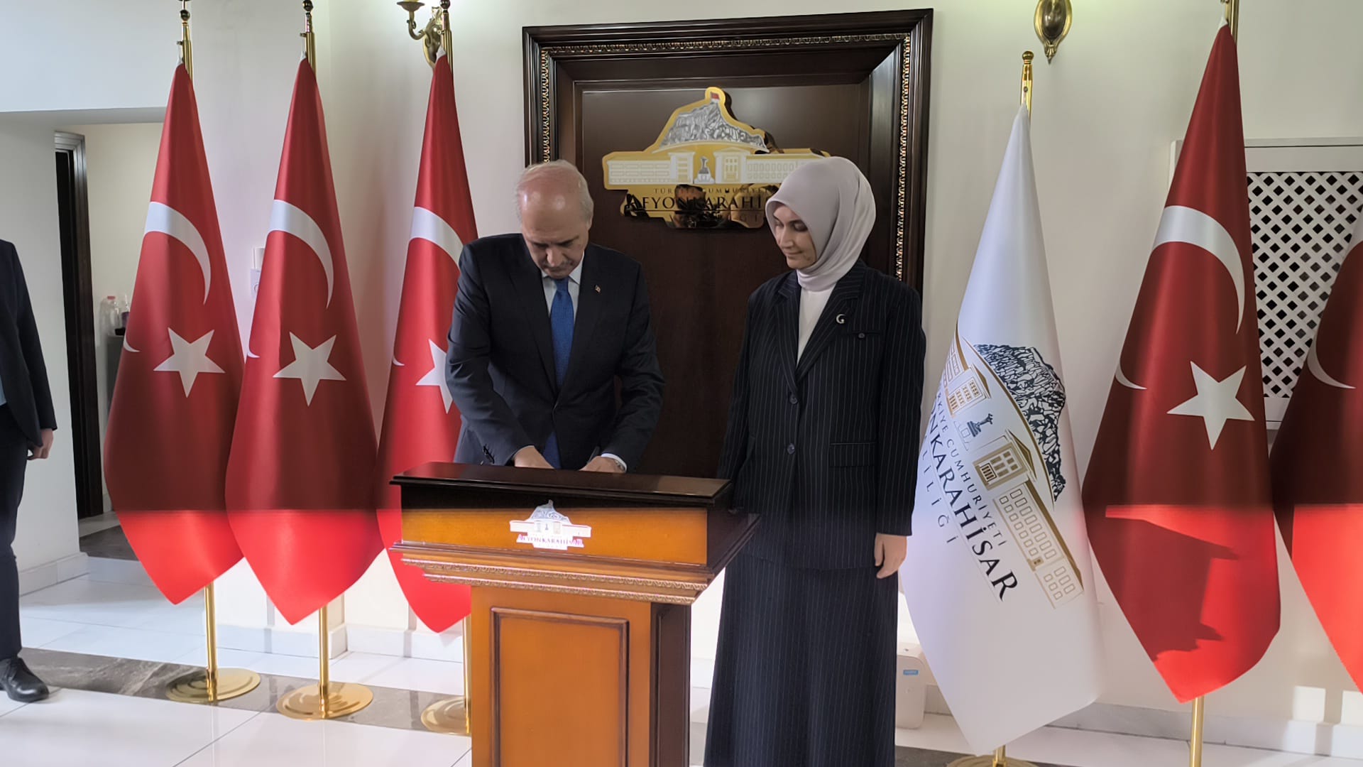 Kurtulmuş’tan Vali̇ Yi̇ği̇tbaşi’na Zi̇yaret (2)