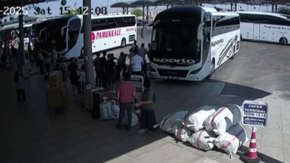 Otobüs 15 Daki̇ka Geci̇kti̇, Uzman Çavuş Si̇lah Çekti̇! (2)