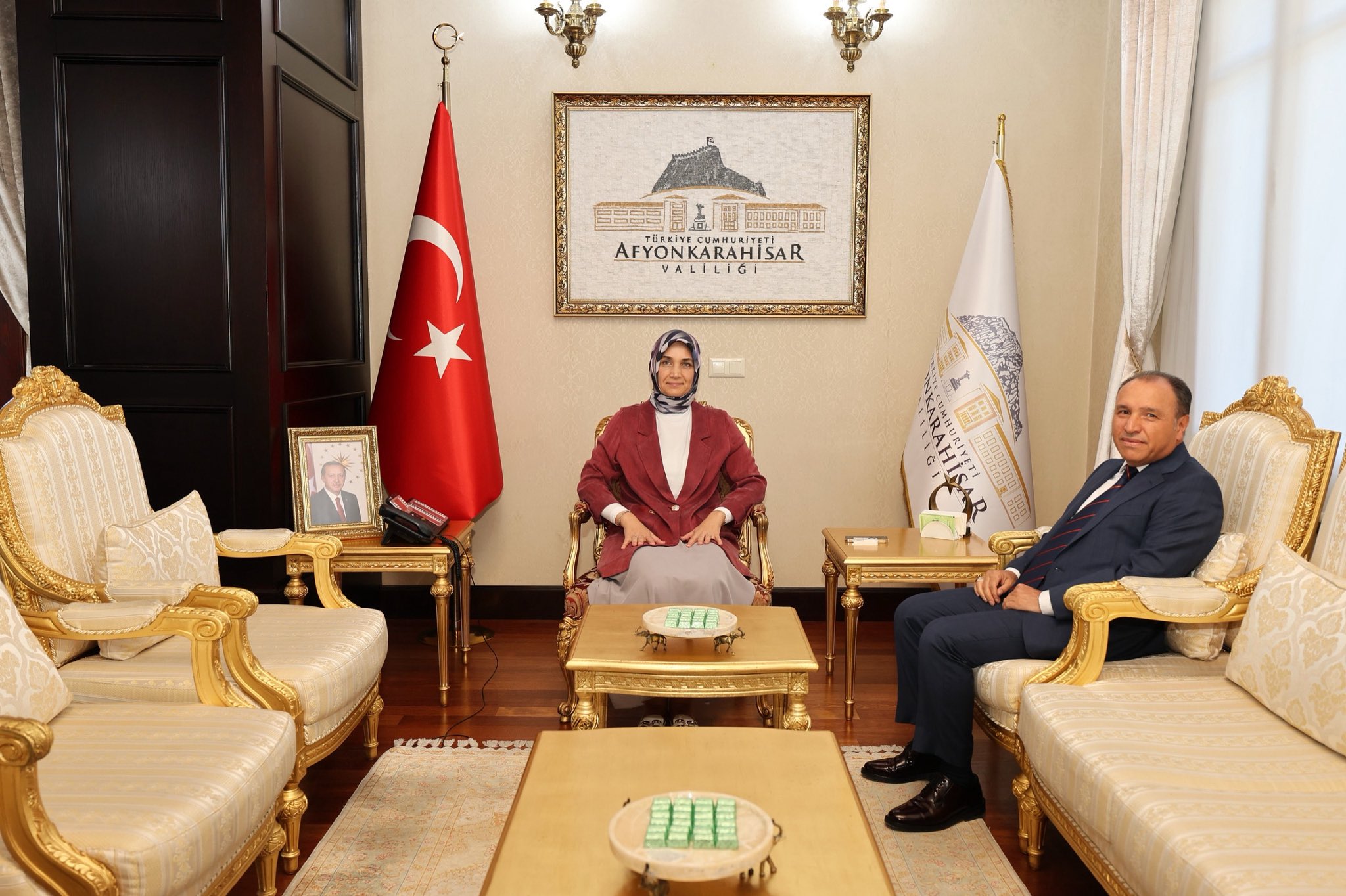 Vali̇ Yi̇ği̇tbaşi, Akü Rektörü Karakaş’i Kabul Etti̇