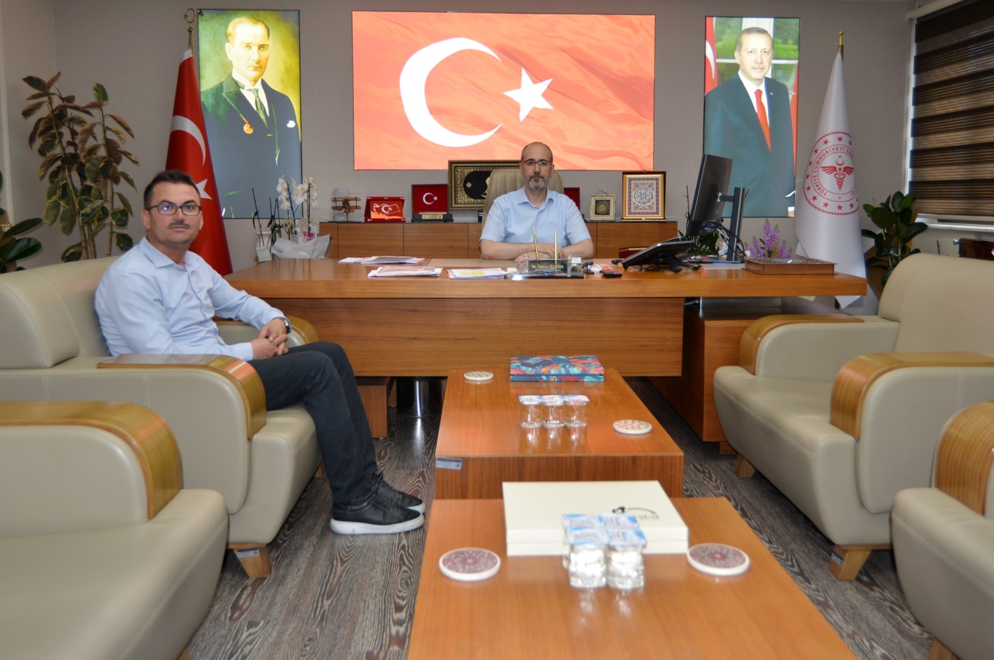 Yeni̇ Müdür İle Eski̇ İl Başkani Ne Konuştu 2