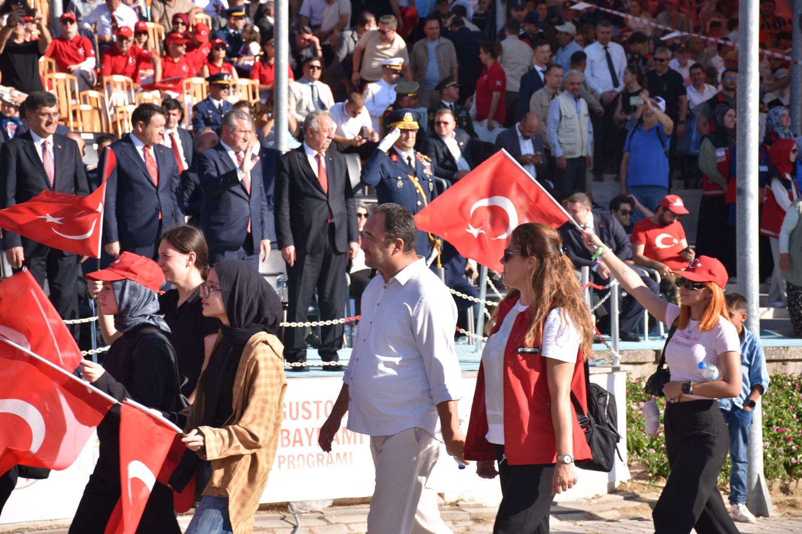 Zaferi̇n 103. Yilinda Dumlupinar’da Gençlerle Anma Programi Düzenlendi̇ (2)