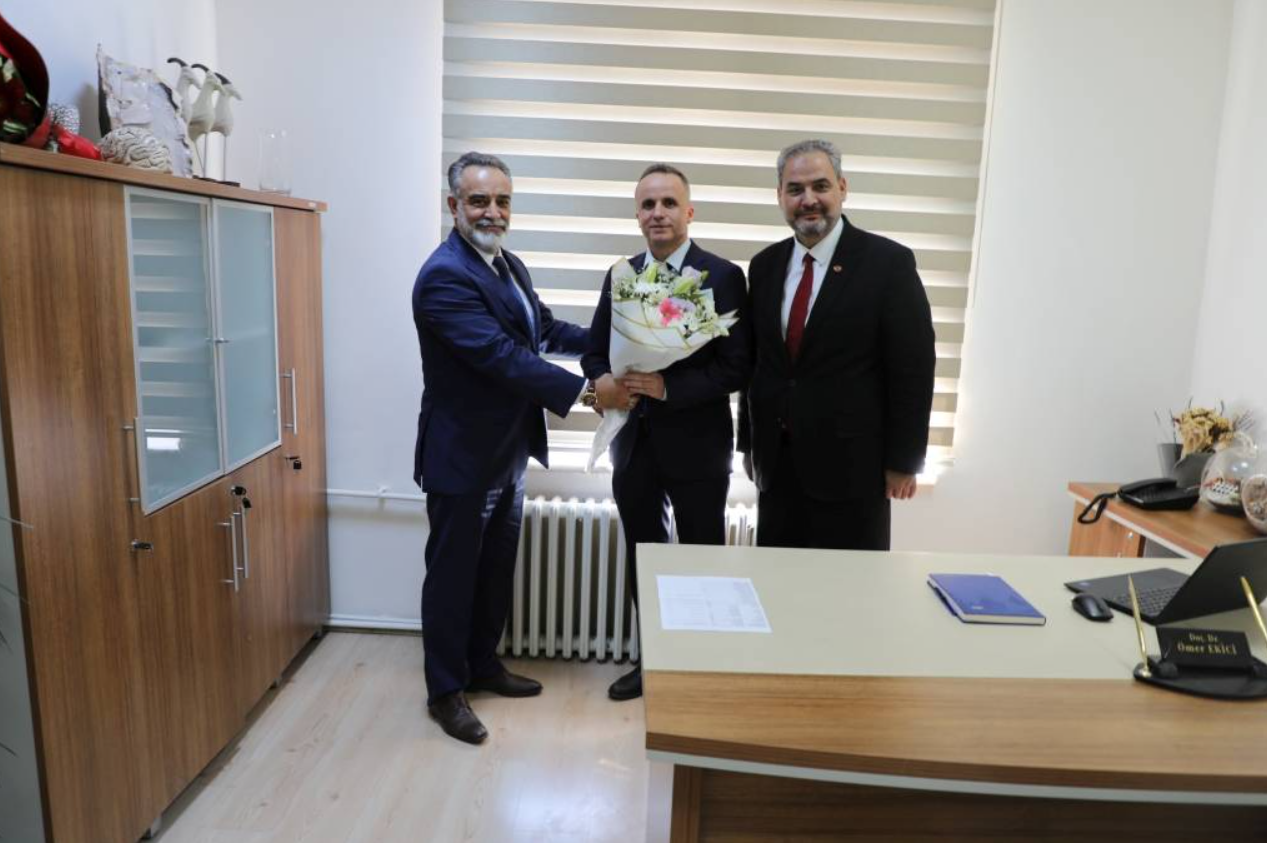 Adsuam’da Yeni̇ Dönem Başheki̇mli̇k Görevi̇ne Doç. Dr. Eki̇ci̇ Atandi (2)