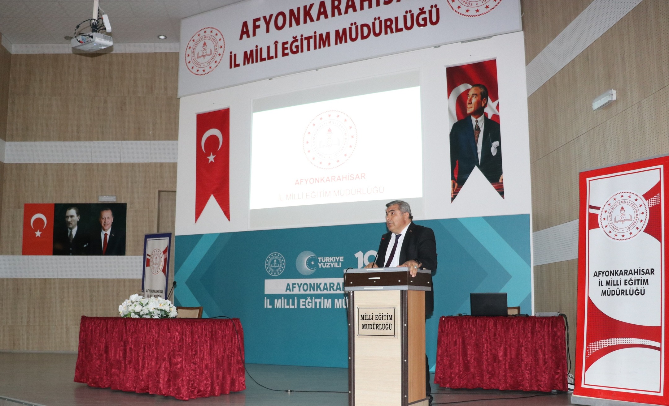 Afyon’da Okul Müdürleri̇yle Eği̇ti̇m Değerlendi̇rme Toplantisi Yapildi (1)