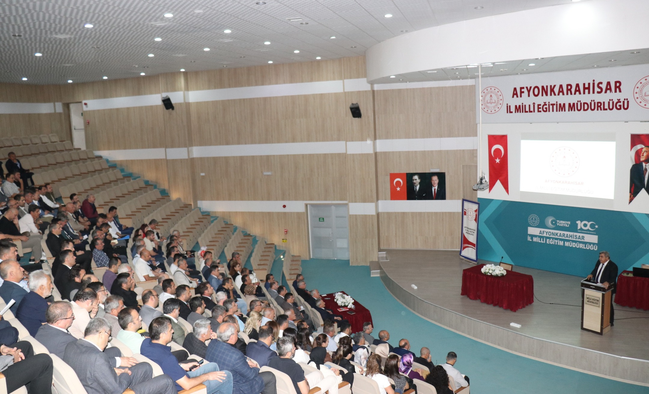 Afyon’da Okul Müdürleri̇yle Eği̇ti̇m Değerlendi̇rme Toplantisi Yapildi (3)