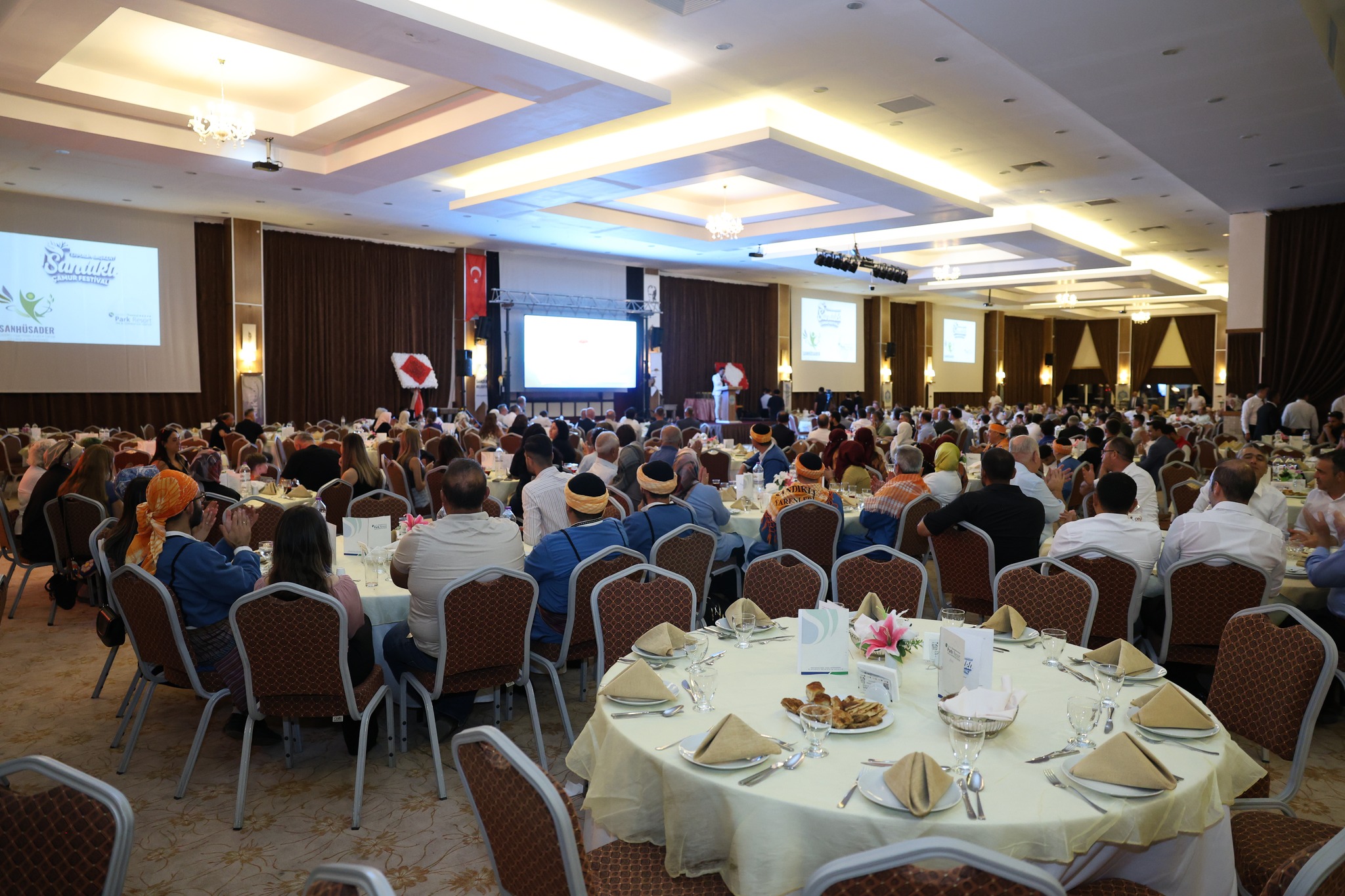 Ak Parti̇ Heyeti̇ Sandikli Çamur Festi̇vali̇ Gala Yemeği̇nde (1)