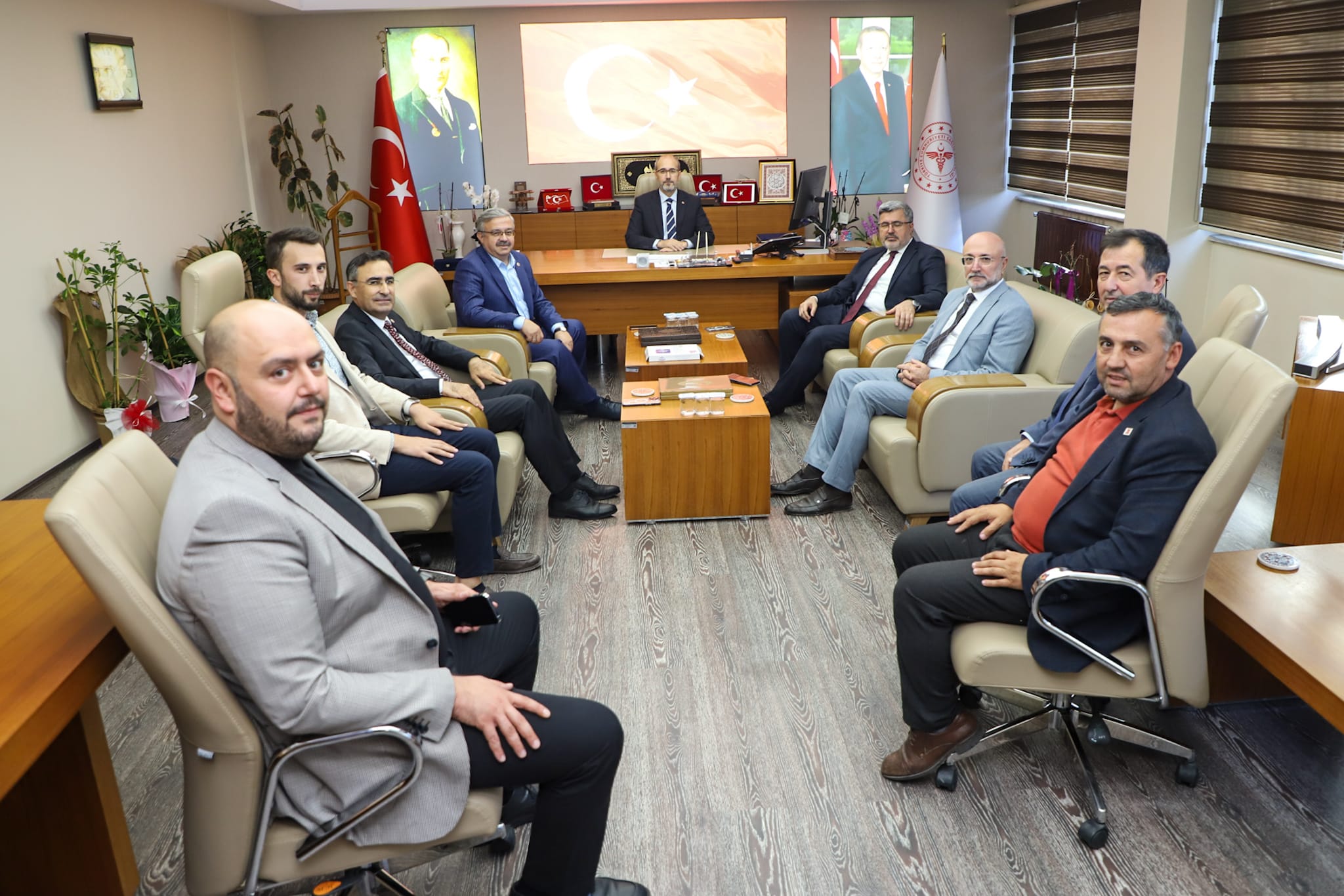 Ak Parti̇ Heyeti̇nden Sağlik Müdürlüğüne Hayirli Olsun Zi̇yareti̇ (2)