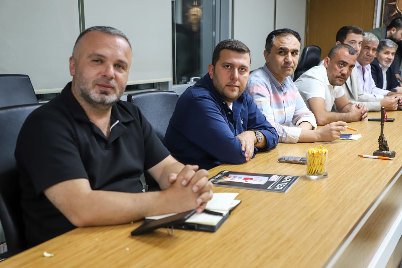 Ak Parti̇ İl Başkanliğinda Haftalik İsti̇şare Toplantisi Yapildi (4)