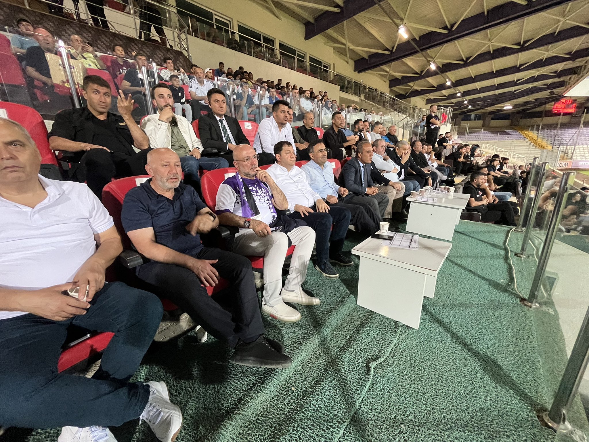 Ak Parti̇ Teşki̇latindan Afyonspor’a Tri̇bün Desteği̇ (1)