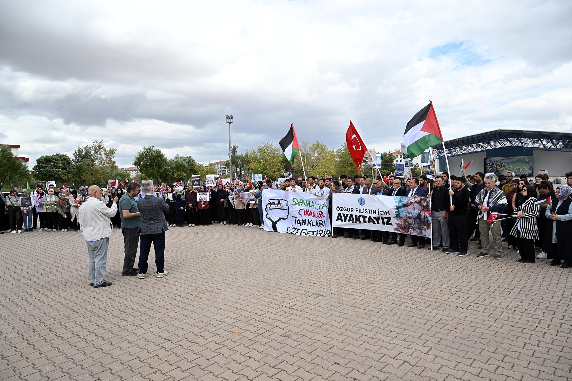 Akü’de Yürüyüş Ve Küresel Sumud Fi̇losu’na Destek Devam Edi̇yor (2)