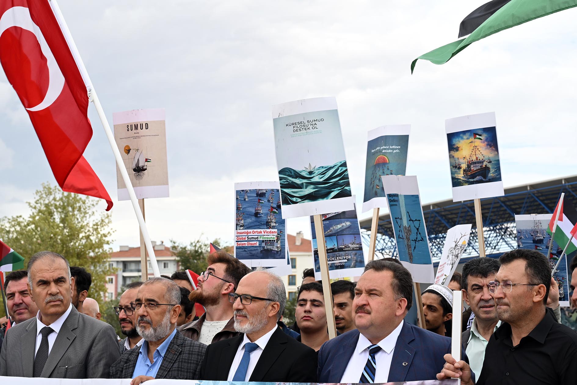 Akü’de Yürüyüş Ve Küresel Sumud Fi̇losu’na Destek Devam Edi̇yor (3)