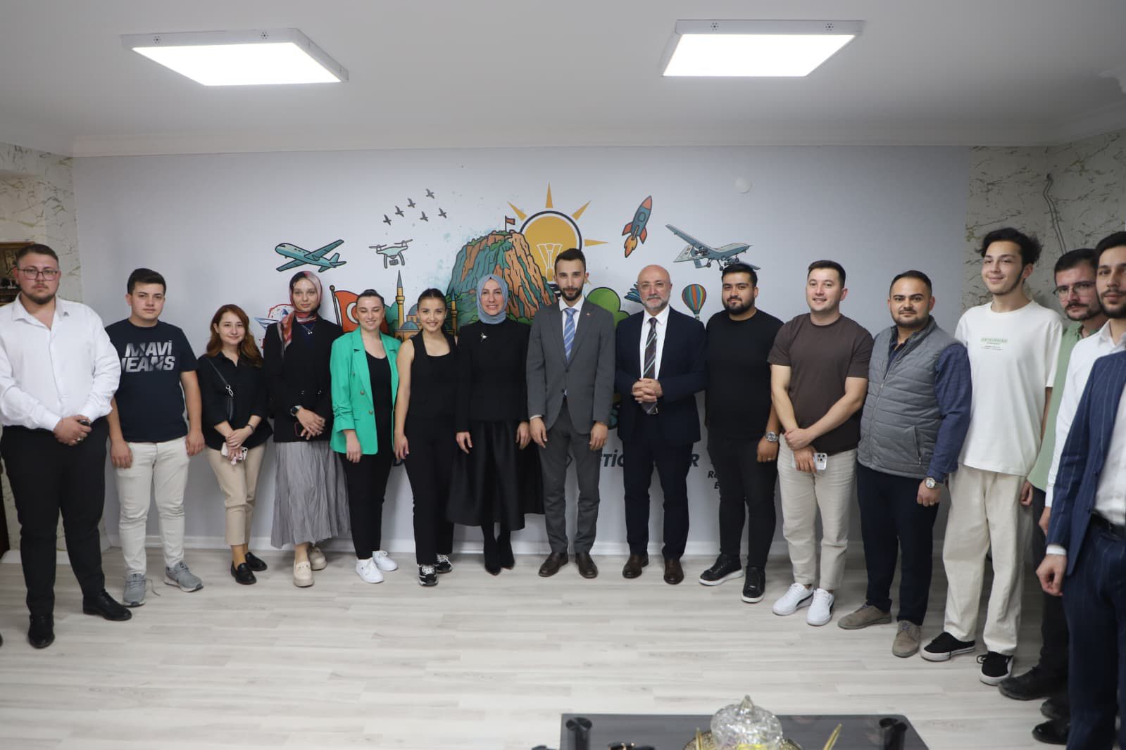 Bakan Yardimcisi Koçoğlu, Ak Parti̇ Afyon Teşki̇latini Zi̇yaret Etti̇ (1)