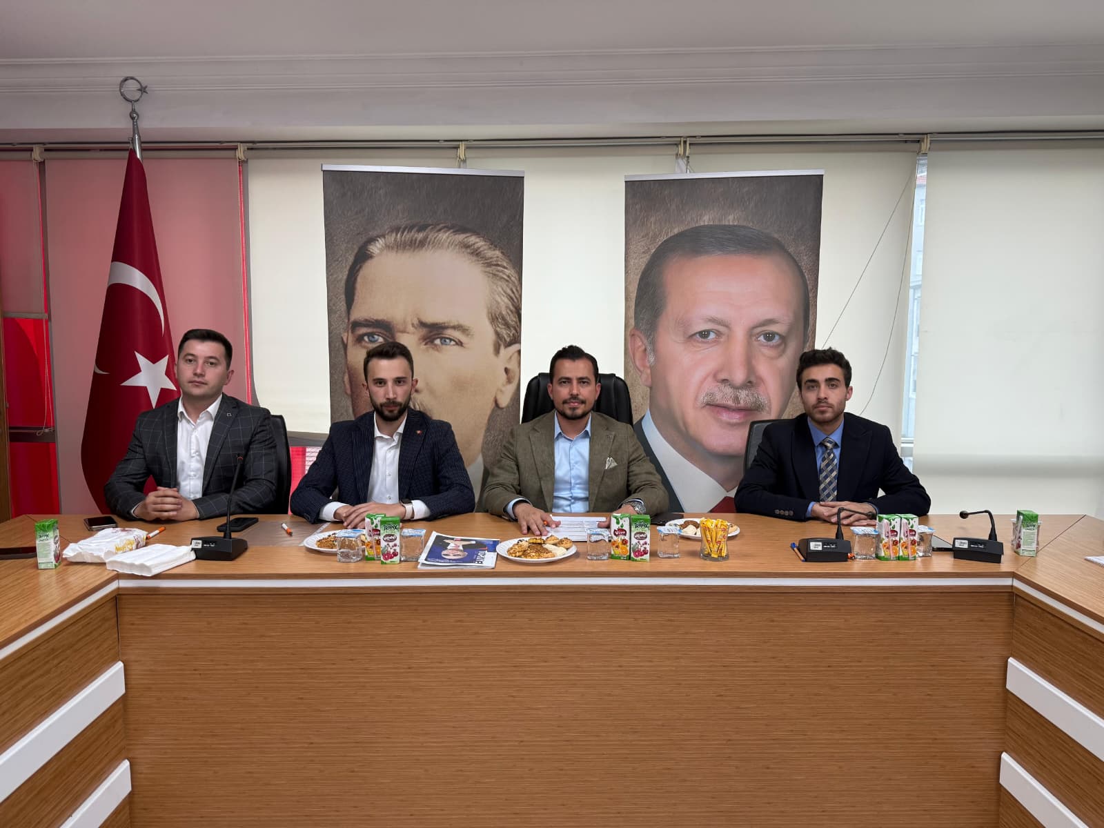 Başkan İntepe Ve Eki̇bi̇ Mkyk Üyesi̇ Mehmet Şi̇şman’i Mi̇safi̇r Etti̇ (4)