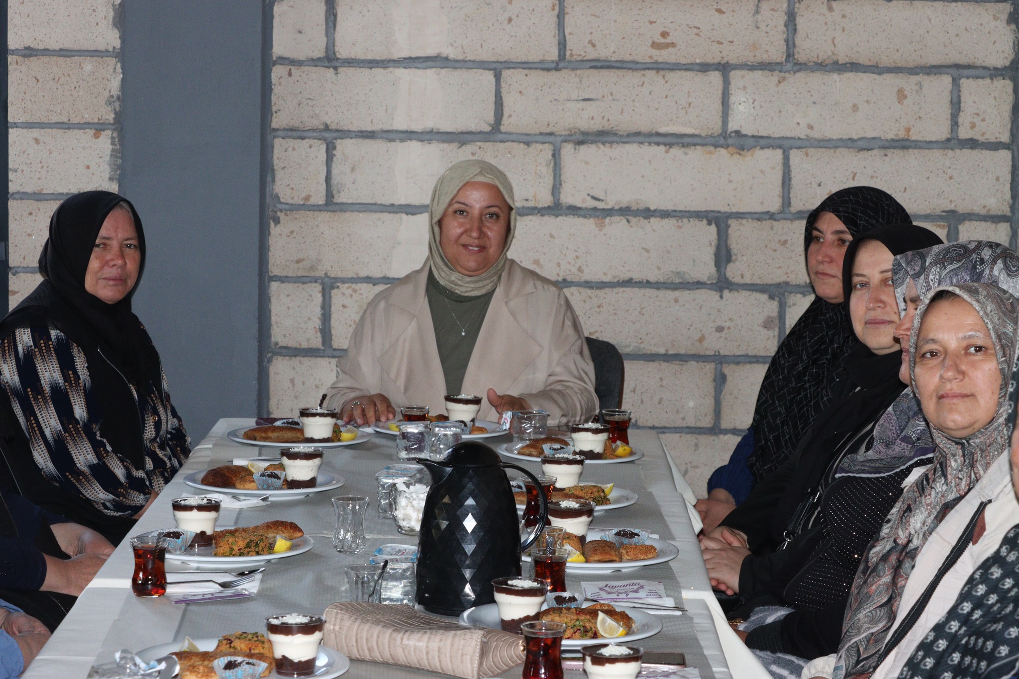 Başkan Kilinçarslan Kadinlarin Derdi̇ni̇ Di̇nledi̇ 1