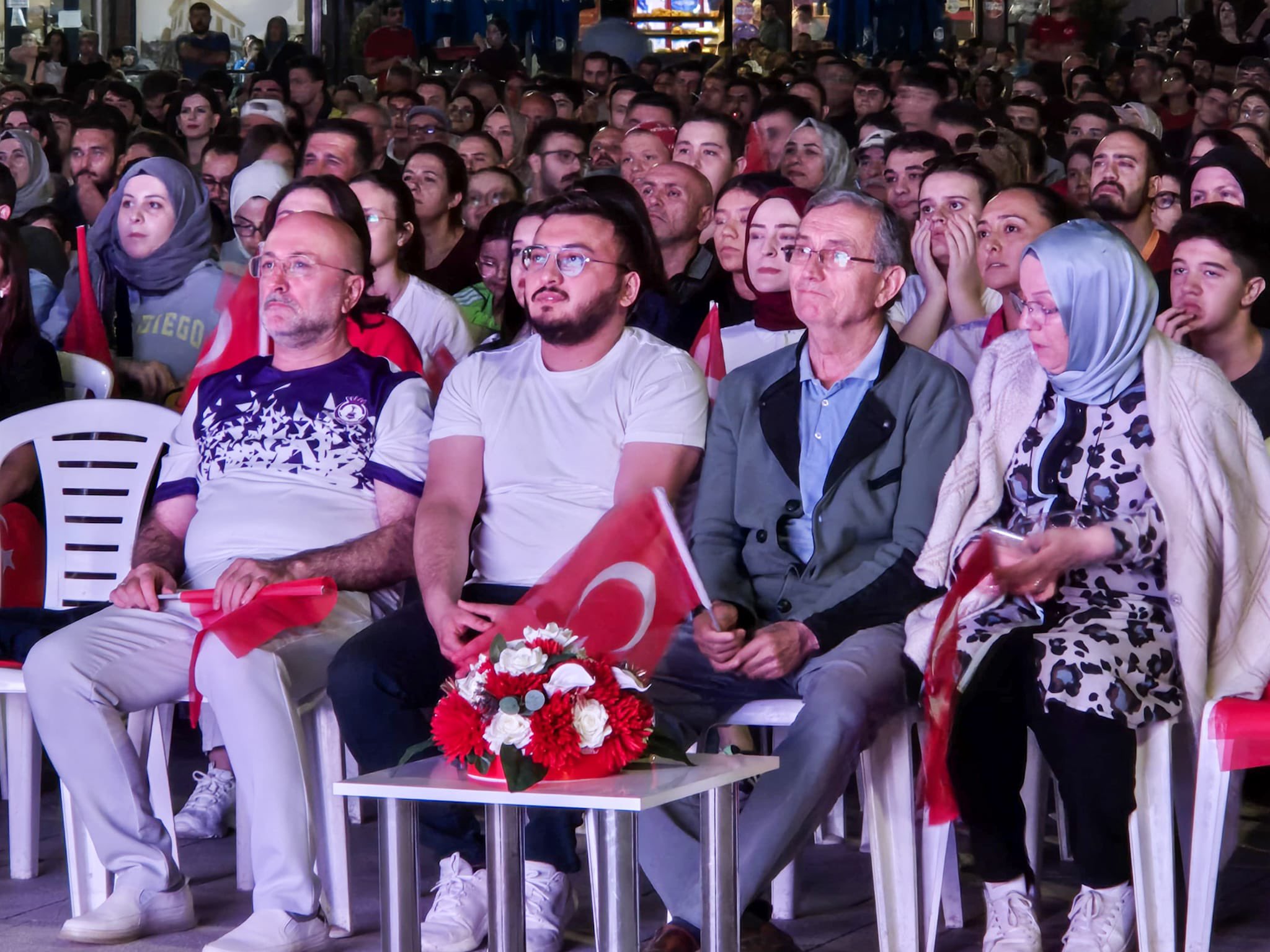 Başkan Şahi̇n, 12 Dev Adam Heyecanini Zafer Meydani’nda Paylaşti (2)