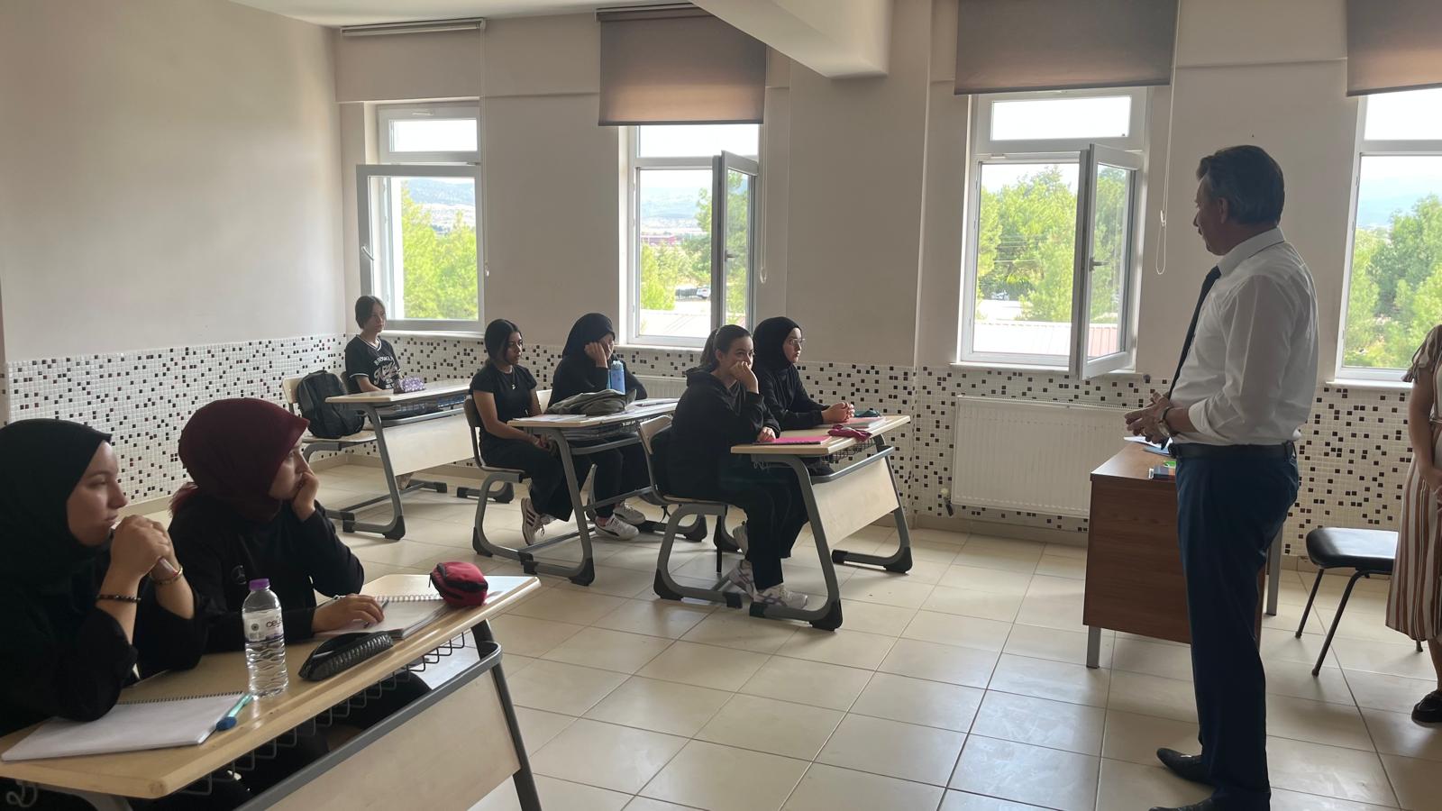 Başmakçi’da Yks Hazirliklari İçi̇n Öğrenci̇lere Moral Zi̇yareti̇ (2)