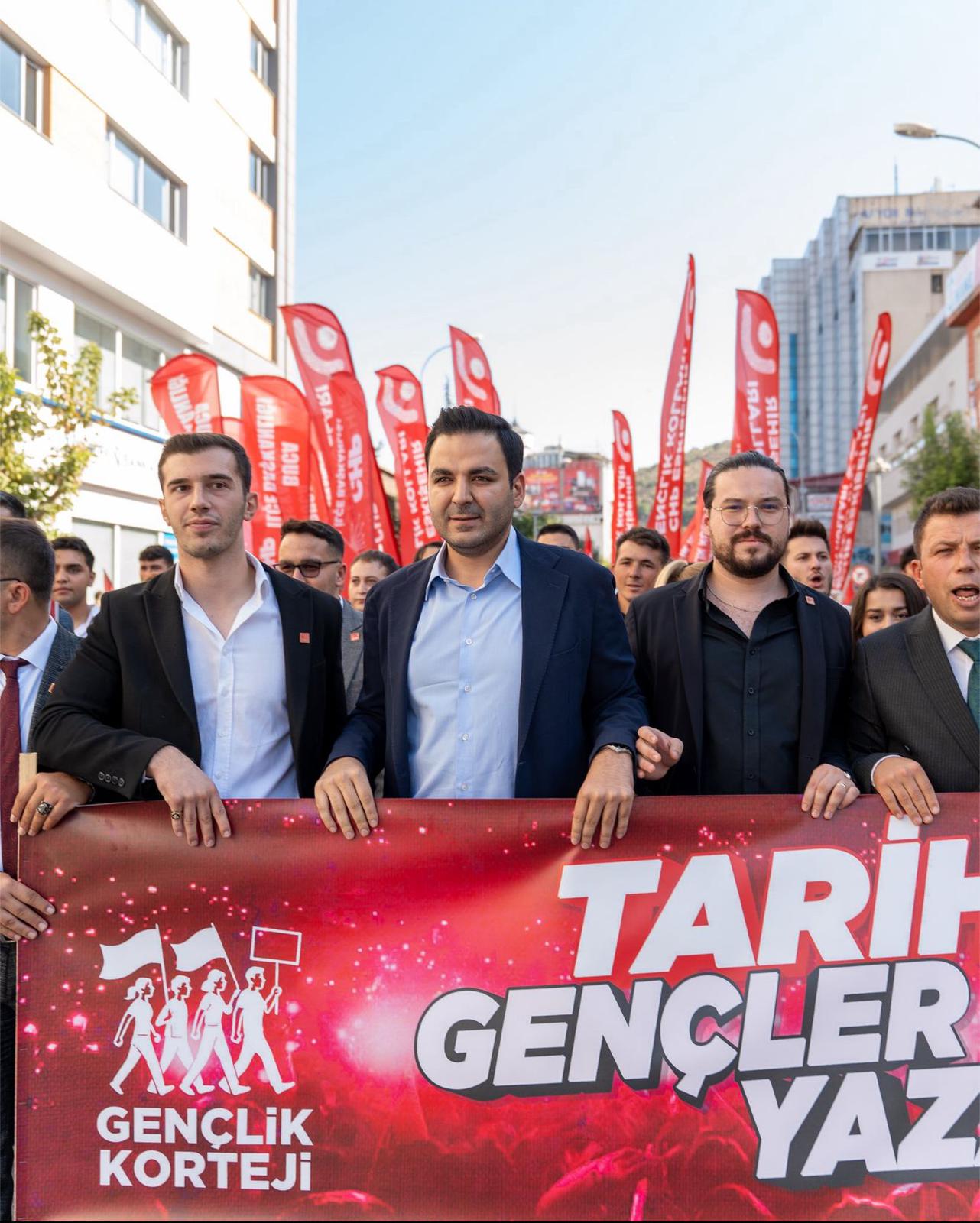 Chp’li̇ Gençlerden Afyonkarahi̇sar’da İmamoğlu’na Destek Yürüyüşü 2