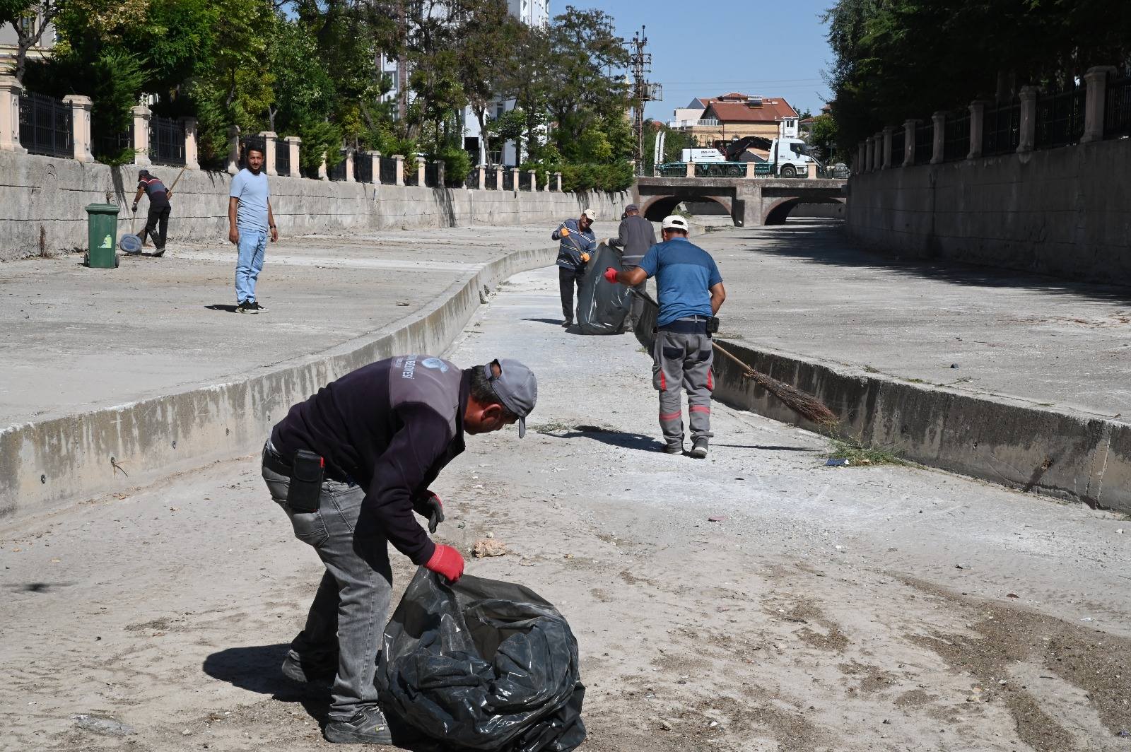 Emi̇rdağ Beledi̇yesi̇nden Çaydere’de Temi̇zli̇k Seferberli̇ği̇ (1)