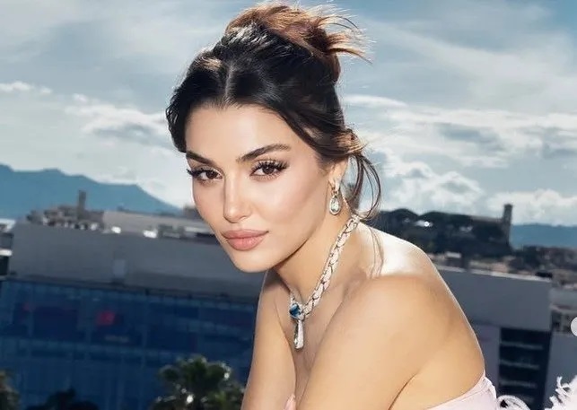 Hande Erçel (1)