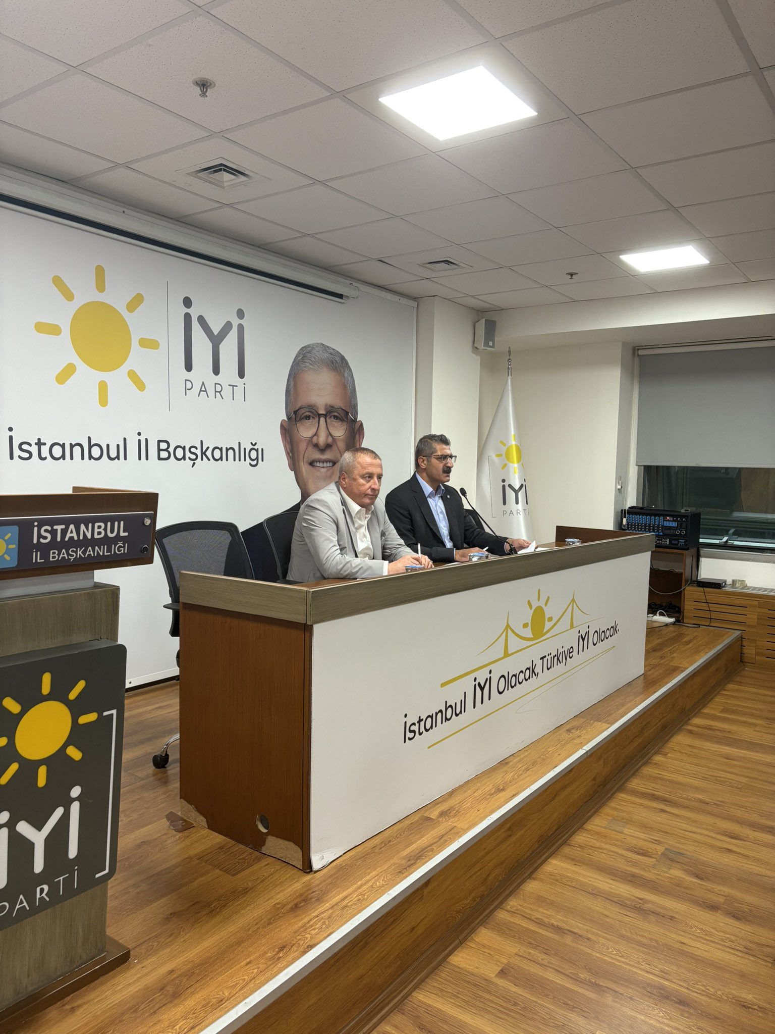 İyi̇ Parti̇’de Kongre Süreci̇ Başladi İstanbul’da Bi̇lgi̇lendi̇rme Toplantisi (1)