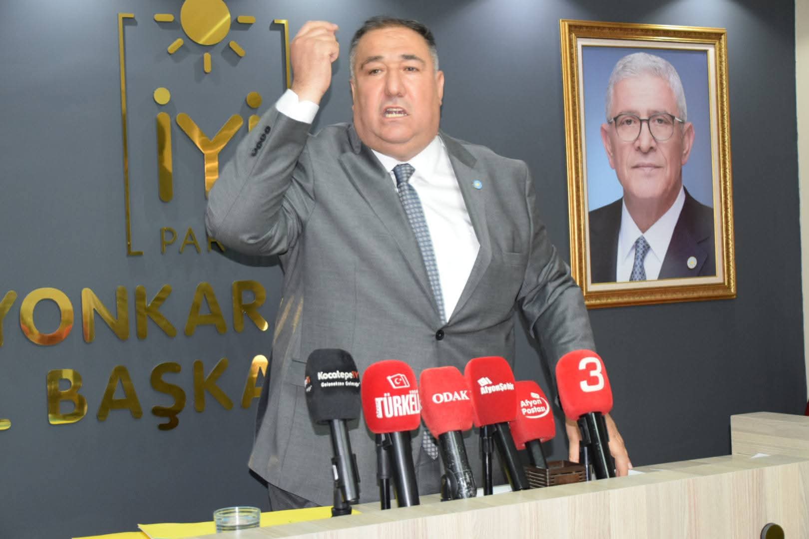 İyi̇ Parti̇’den Hükümete Sert Tepki̇ Emekli̇ler Sadaka Deği̇l, Haklarini İsti̇yor (4)