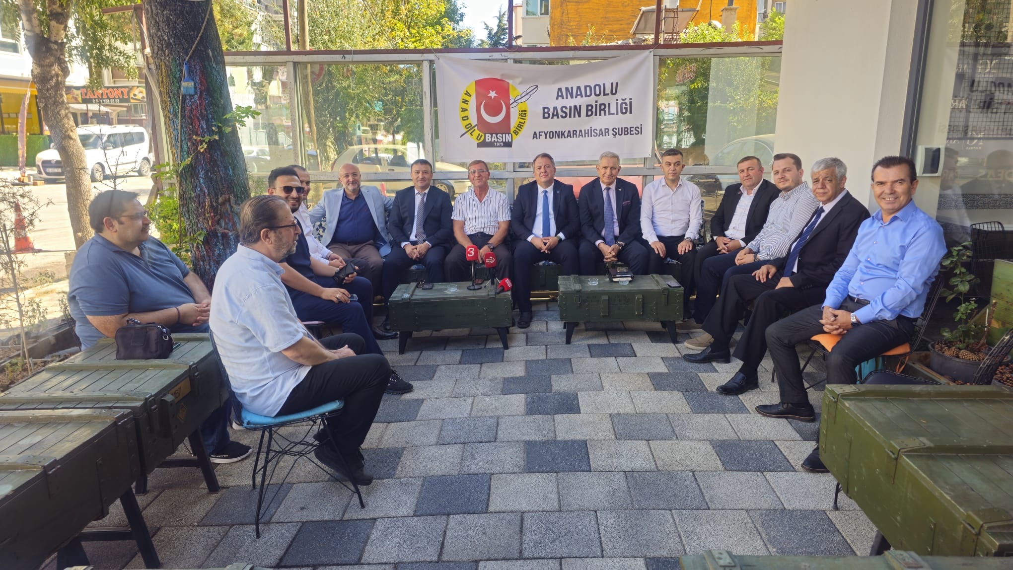 “Mesele Afyonkarahi̇sar’sa Geri̇si̇ Teferruattir” Di̇yen İl Başkanlari Bi̇r Arada