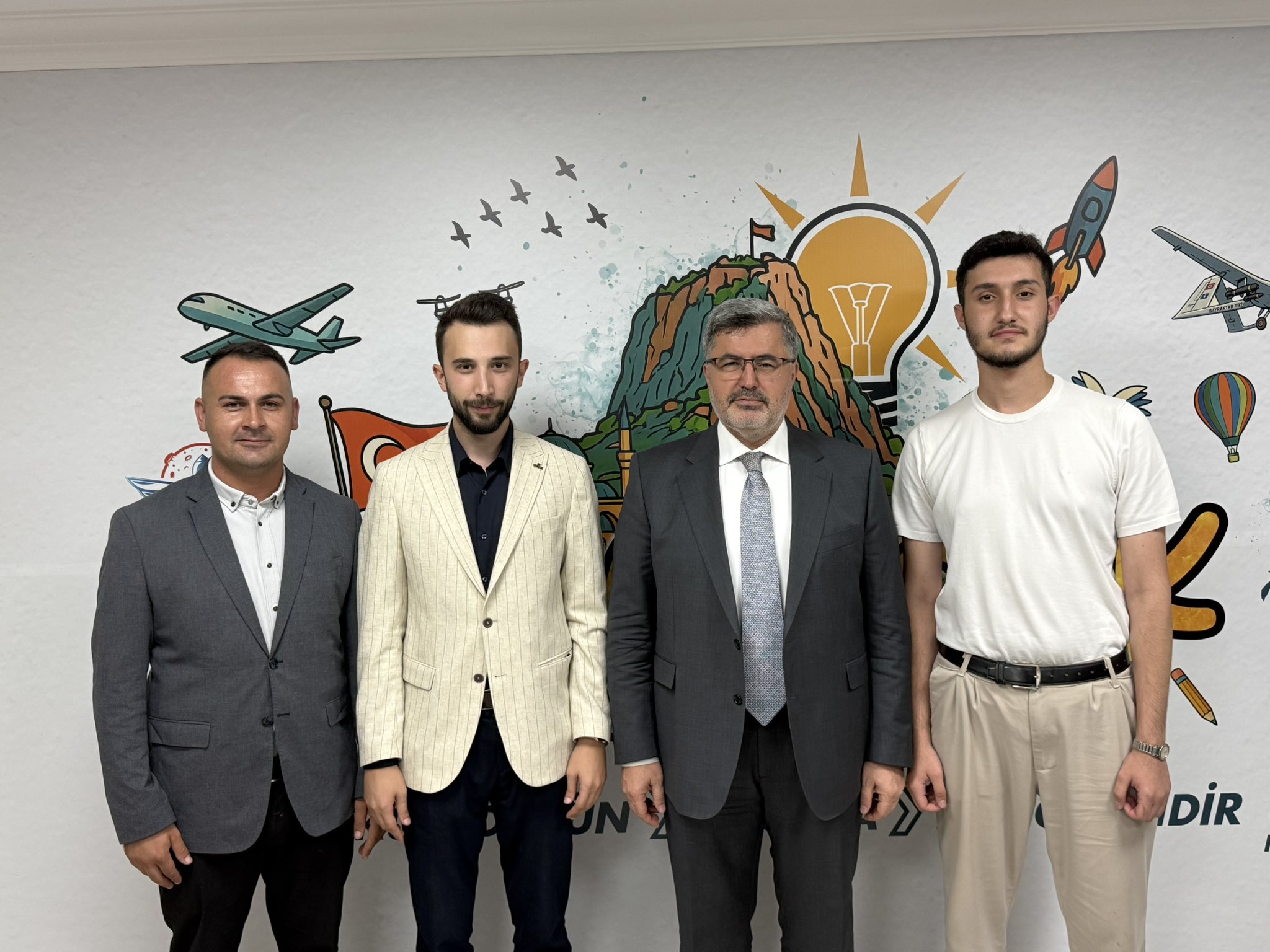 Mi̇lletveki̇li̇ Özkaya Gençli̇k Kollariyla Bi̇r Araya Geldi̇