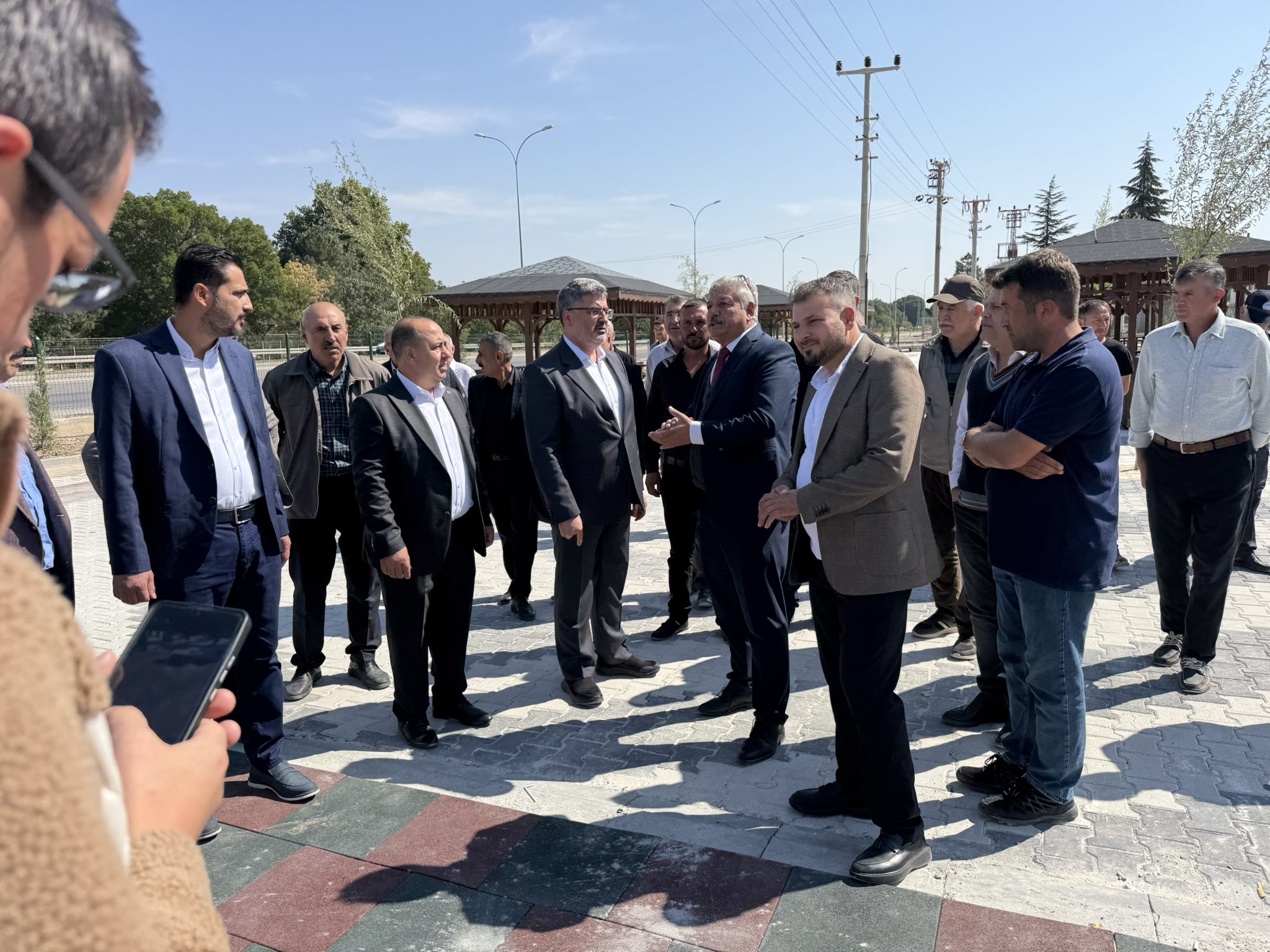 Mi̇lletveki̇li̇ Özkaya “Işiklar Beledi̇yemi̇z Satmadan Alan Bi̇r Beledi̇yeci̇li̇k Anlayişi Sergi̇li̇yor” (1)