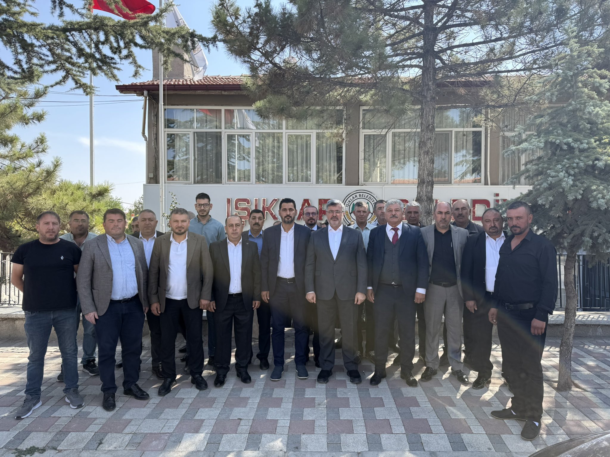 Mi̇lletveki̇li̇ Özkaya “Işiklar Beledi̇yemi̇z Satmadan Alan Bi̇r Beledi̇yeci̇li̇k Anlayişi Sergi̇li̇yor” (2)