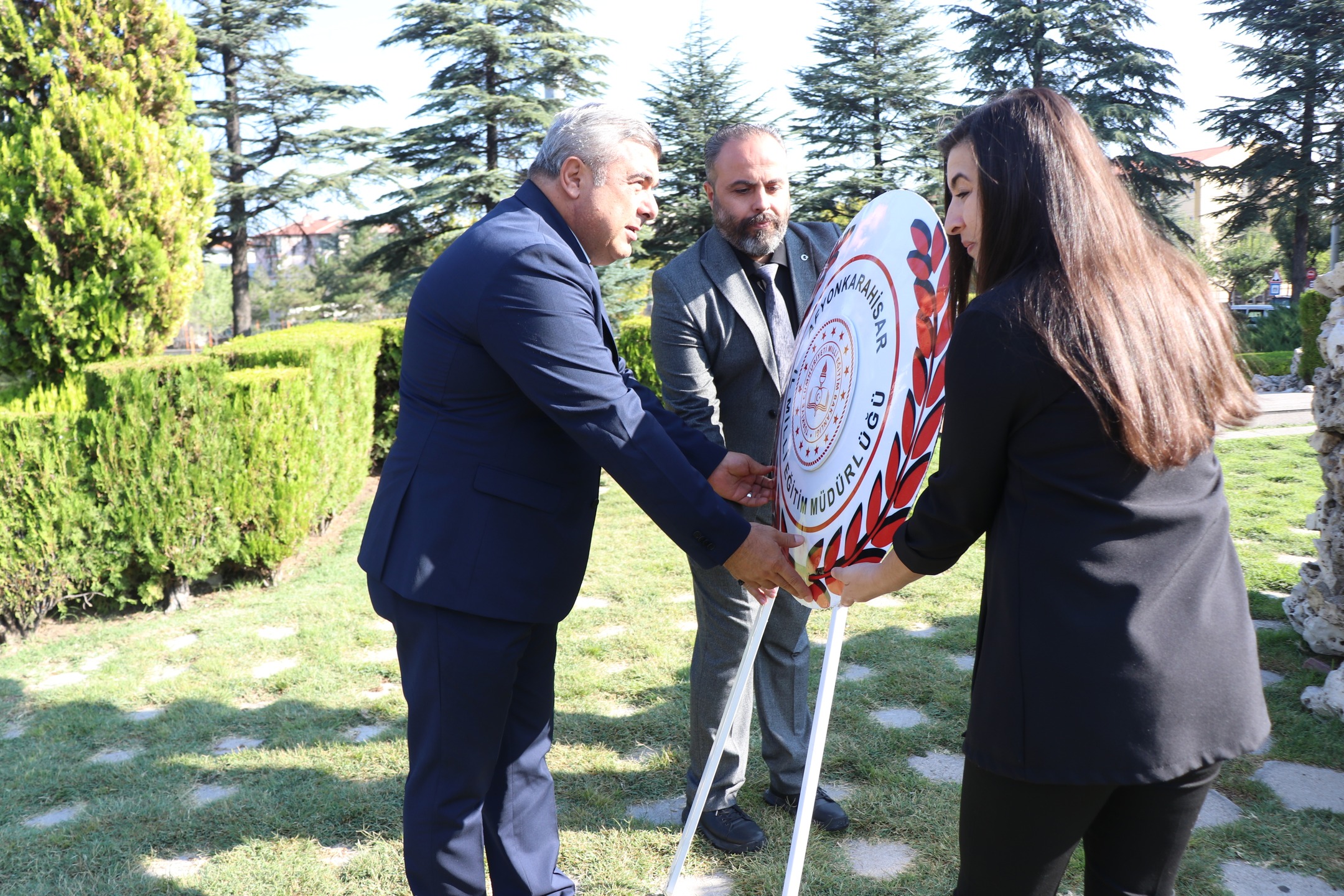 Müdür Sünnetci̇, Kocatepe Aniti’na Çelenk Sundu (1)