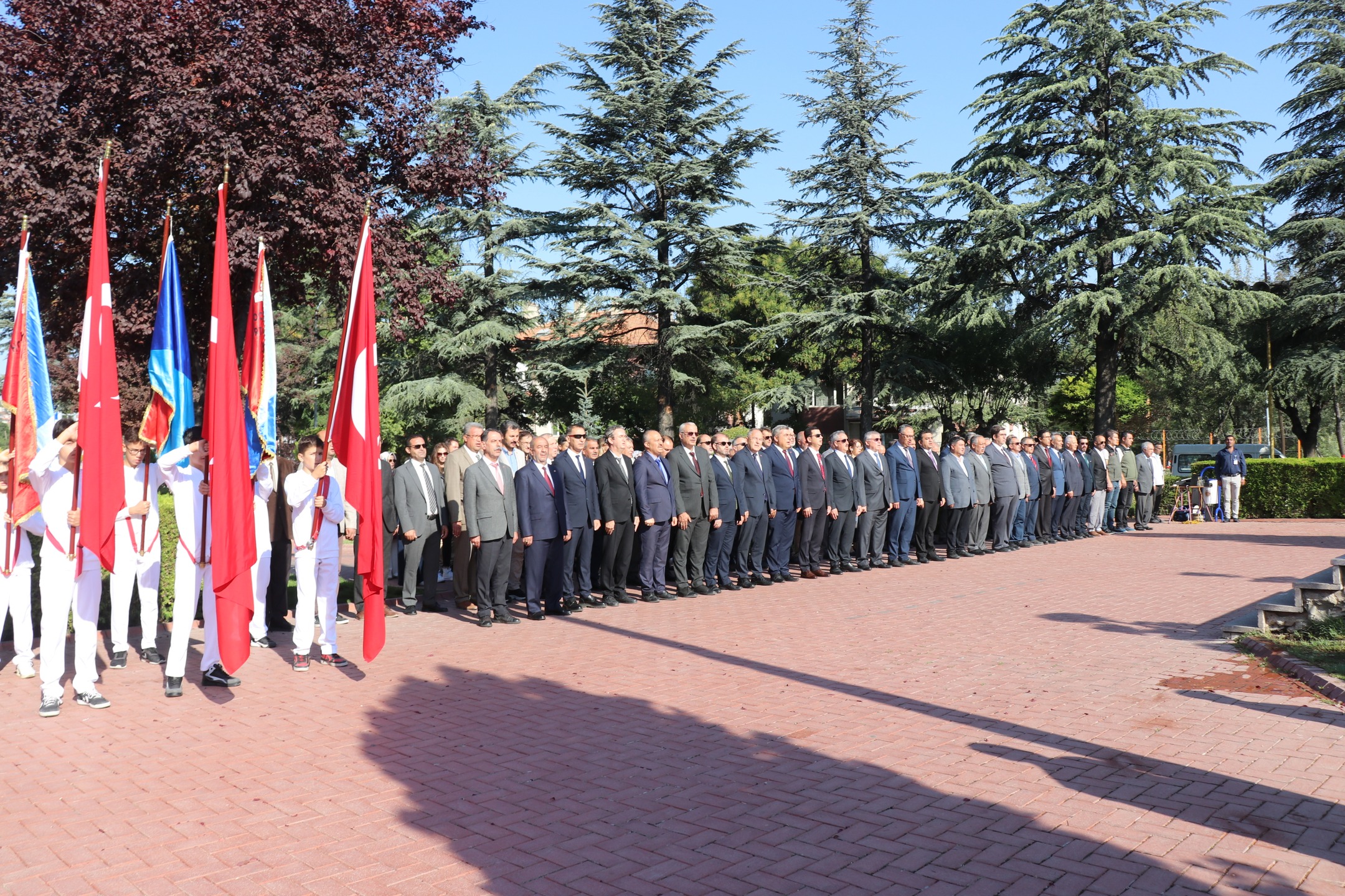 Müdür Sünnetci̇, Kocatepe Aniti’na Çelenk Sundu (3)