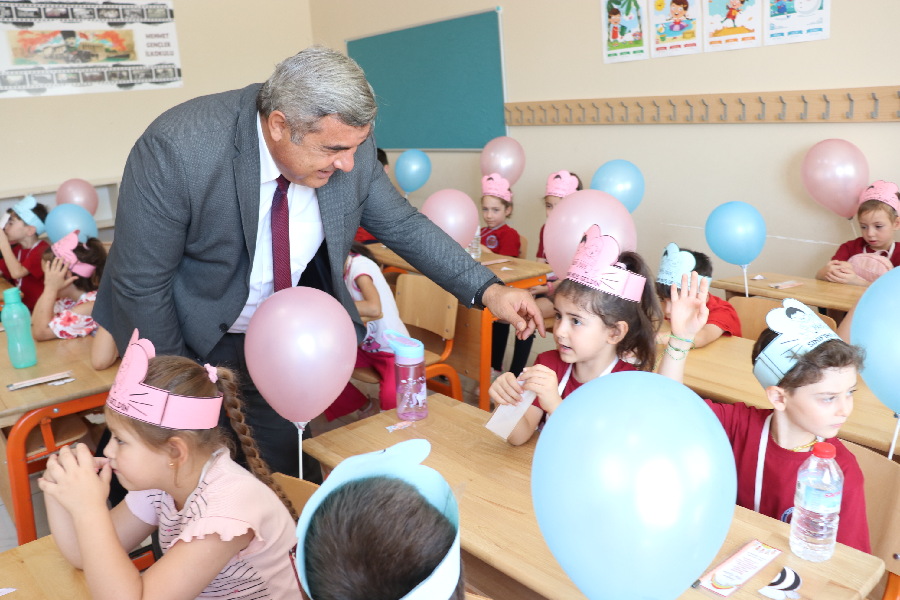 Müdür Sünnetci̇, Mi̇ni̇kleri̇n İlk Gün Heyecanina Ortak Oldu (2)