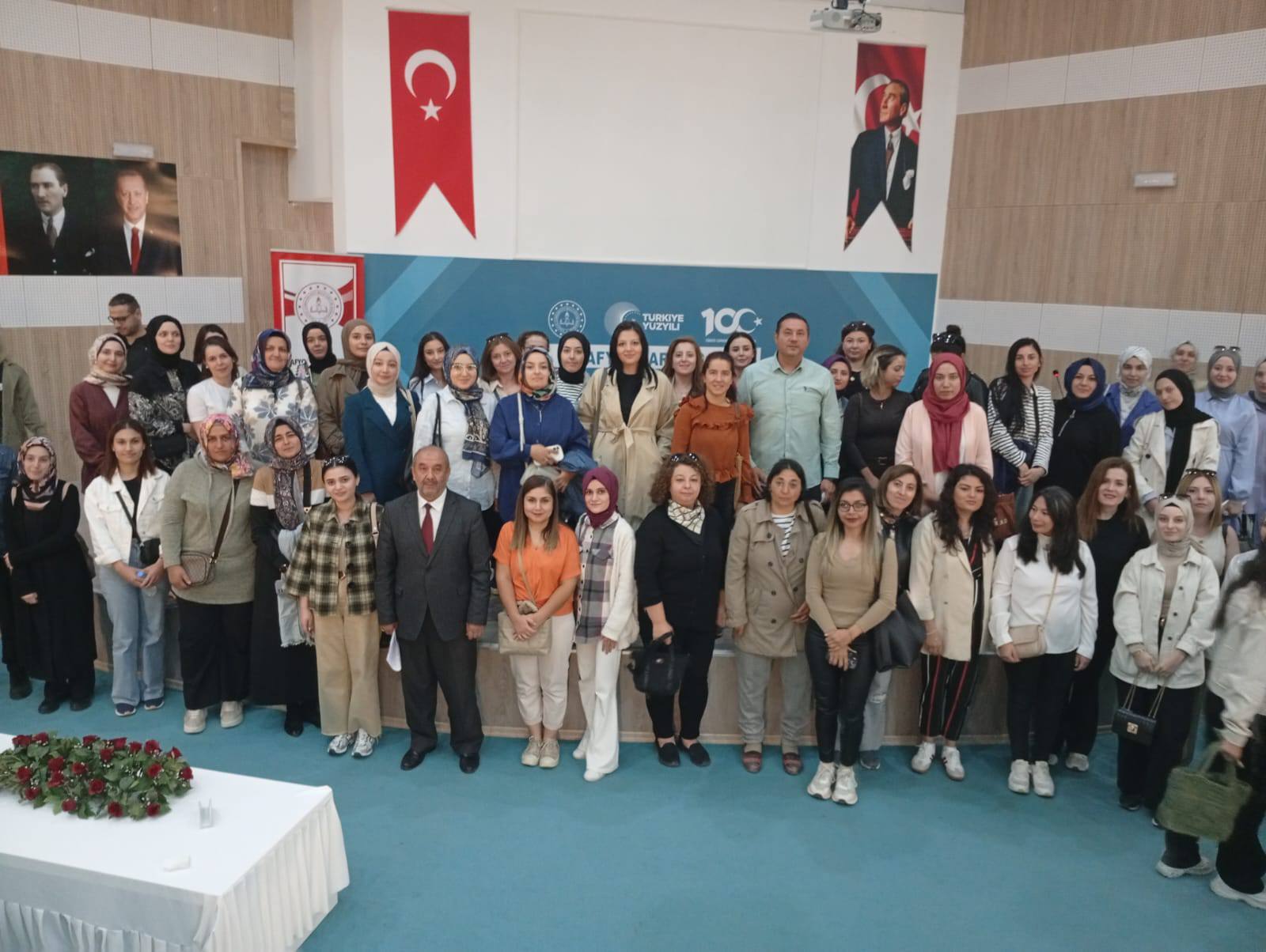 Özel Eği̇ti̇m Öğretmenleri̇ne Stres Yöneti̇mi̇ Ve İleti̇şi̇m Eği̇ti̇mi̇ 1