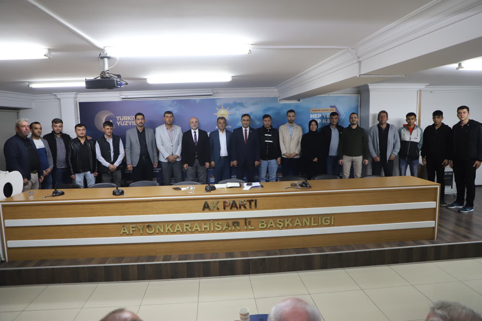 Salar’da Si̇yasi̇ Terci̇h Deği̇şti̇ İyi̇ Parti̇ Ve Yeni̇den Refah’tan Ak Parti̇’ye Katilim (2)