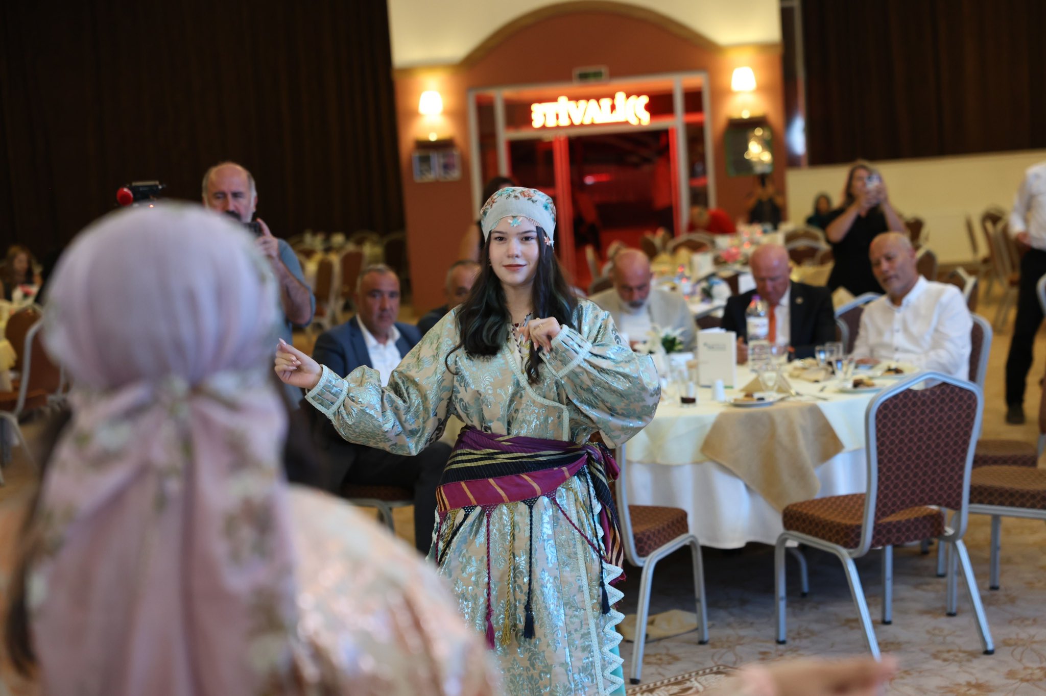 Sandikli’da Festi̇val Coşkusu Gala Yemeği̇yle Taçlandi (5)