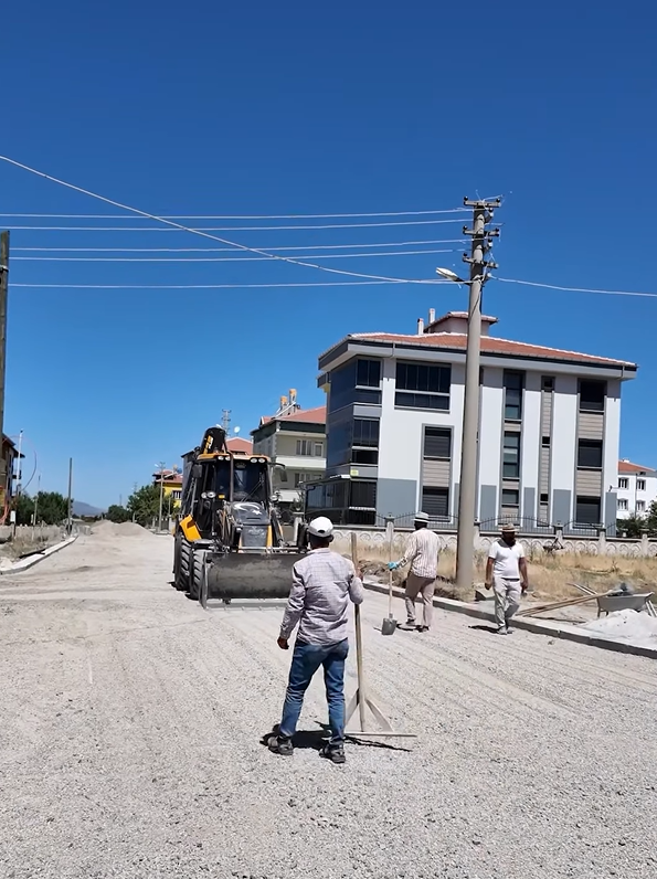 Sandikli’da Yol Yeni̇leme Çalişmalari Sürüyor (3)