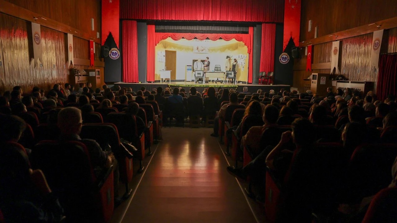 Şehi̇r Ti̇yatrosu Oyuncu Seçmeleri̇ne Başladi
