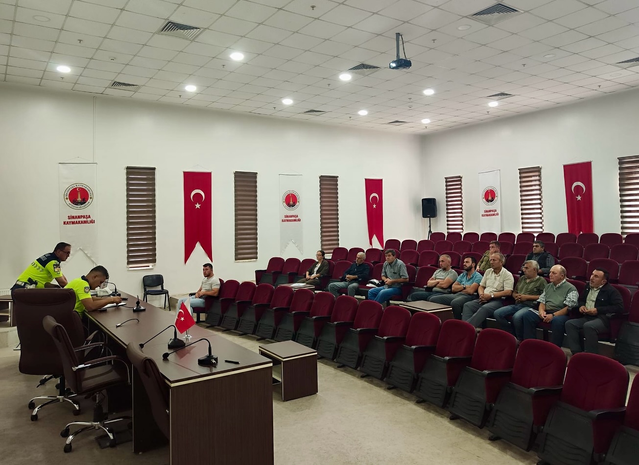 Servi̇s Şoförleri̇ne Güvenli̇k Eği̇ti̇mi̇ Veri̇ldi̇ 2