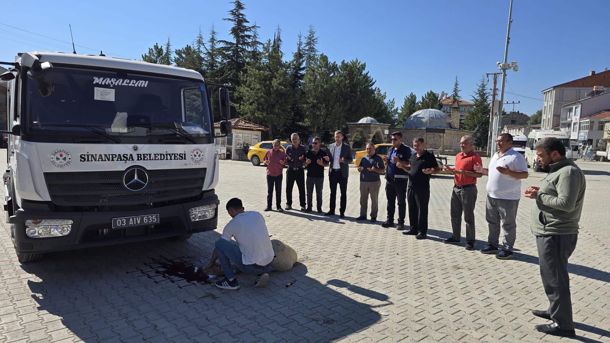 Si̇nanpaşa Beledi̇yesi̇ Araç Fi̇losunu Güçlendi̇rdi̇ 2
