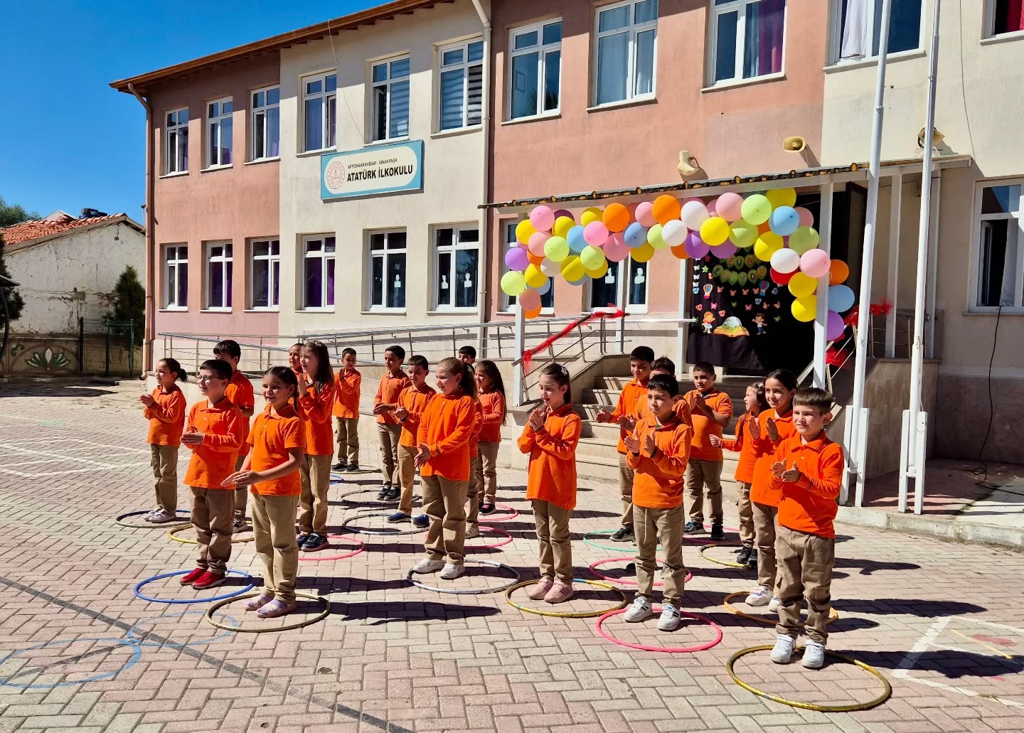 Si̇nanpaşa’da İlköğreti̇m Haftasi Coşkusu 2